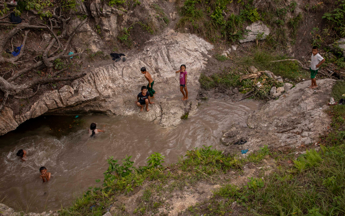 Children Play Polluted Water Solar Powered Water Mexico