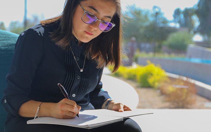 Ana, étudiante de la CETYS et future ingénieure en énergies renouvelables